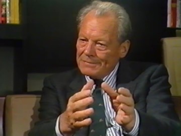 Fotoausschnitt aus einem Interview von Horst Schättle mit Willy Brandt für die ZDF-Sendung „Zeugen des Jahrhunderts“ im Dezember 1988 zum Spanischen Bürgerkrieg 1937.