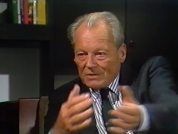 Fotoausschnitt aus einem Interview von Horst Schättle mit Willy Brandt für die ZDF-Sendung „Zeugen des Jahrhunderts“ im Dezember 1988 zu Brandts Rückkehr nach Deutschland.