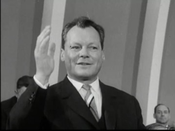 Fotoausschnitt aus der Wochenschau vom 29. November 1960 zur Wahl Willy Brandts als Kanzlerkandidat der SPD.