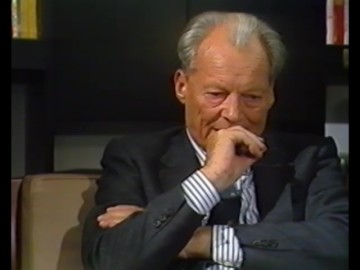 Fotoausschnitt aus einem Interview von Horst Schättle mit Willy Brandt für die ZDF-Sendung „Zeugen des Jahrhunderts“ im Dezember 1988 zu den Lehren des 13. August 1961.