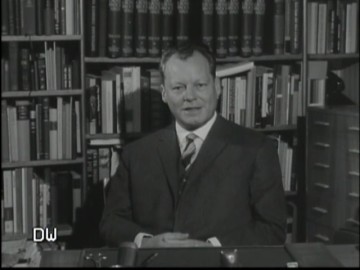 Fotoausschnitt aus der Wochenschau vom 14. Januar 1964 mit einem Filmporträt über Willy Brandt.