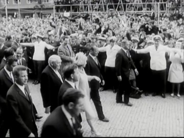 Fotoausschnitt aus „Die Zeit unter der Lupe“ vom 1. Juni 1965 zum Besuch von Queen Elisabeth in Berlin.