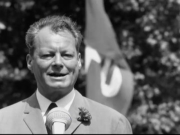 Fotoausschnitt aus der Wochenschau vom 7. Juni 1966 zum SPD-Parteitag in Dortmund, bei dem Brandt Parteivorsitzender wird.