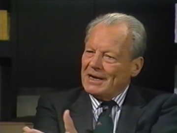 Fotoausschnitt aus einem Interview von Horst Schättle mit Willy Brandt für die ZDF-Sendung „Zeugen des Jahrhunderts“ im Dezember 1988 zur Kritik von Herbert Wehner in Moskau 1973.