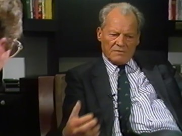 Fotoausschnitt aus einem Interview von Horst Schättle mit Willy Brandt für die ZDF-Sendung „Zeugen des Jahrhunderts“ im Dezember 1988 zu Brandts Großvater und Mutter.