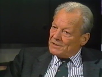 Fotoausschnitt aus einem Interview von Horst Schättle mit Willy Brandt für die ZDF-Sendung „Zeugen des Jahrhunderts“ im Dezember 1988 zum NATO-Doppelbeschluss und Abrüstung.