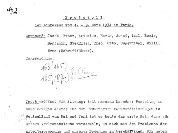 Ausschnitt des Protokolls der Konferenz vom 4. Bis 9. März 1934 in Paris. Als Anwesend werden genannt: Jacob, Franz, Antonius, Herta, Josef, Paul, Boris, Benjamin, Siegfried, Theo, Otto, Ungewitter, Willy, Erna (Schriftführer). „Jacob eröffnet die Sitzung: Seit unserem Dresdner Parteitag im März vorigen Jahres und den erweiterten Vorstandssitzungen in Deutschland von Mai und Juni ist es heute das erste Mal, dass sih unsere Vertrauensleute versammeln, um sich mit den Problemen der Arbeiterbewegung und unserer Bewegung zu beschäftigen. Wir haben“. Hier endet der Ausschnitt.